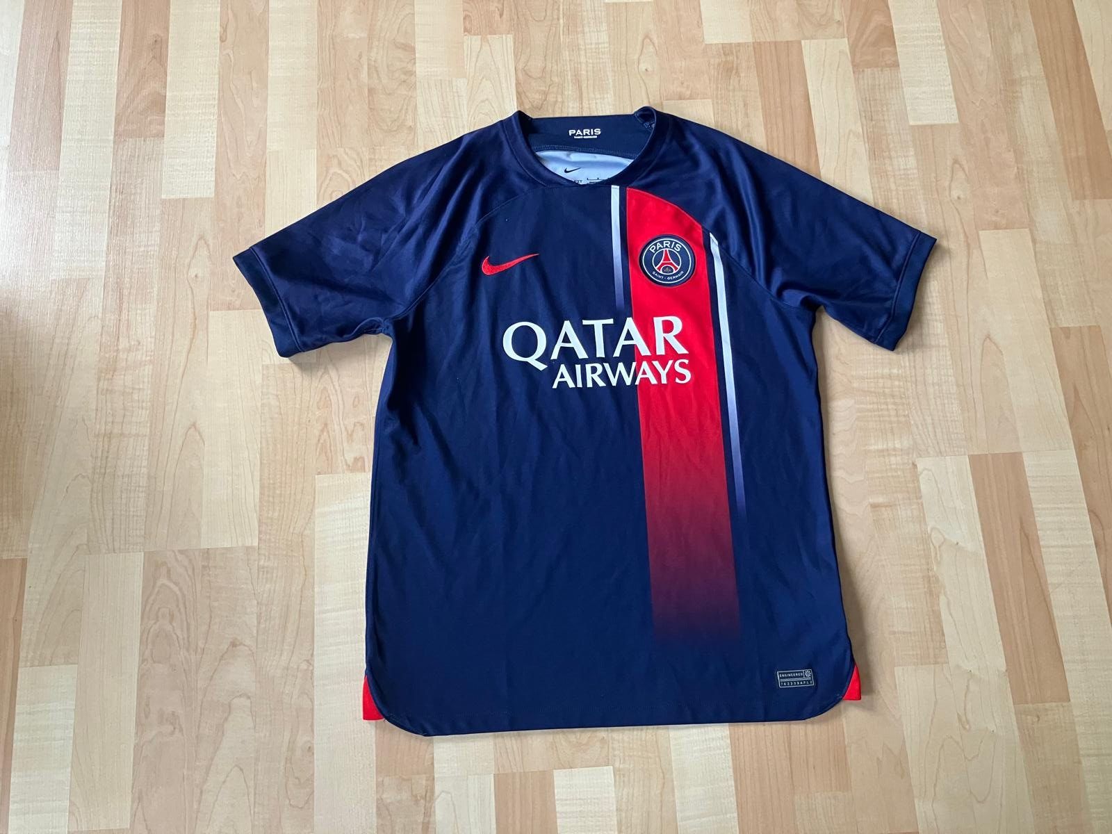 Scarpe, pantaloni & magliette da ginnastica: Fussball Trikot PSG, Grösse M – Usato da Bözen venduto da schurke77