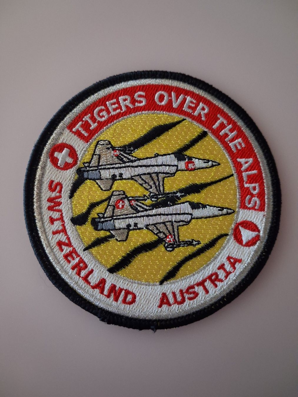 Schweizer Armee Patches: Switzerland Austria Patch "Tigers Over The Alps – Neu und originalverpackt aus Derendingen von Nellino01