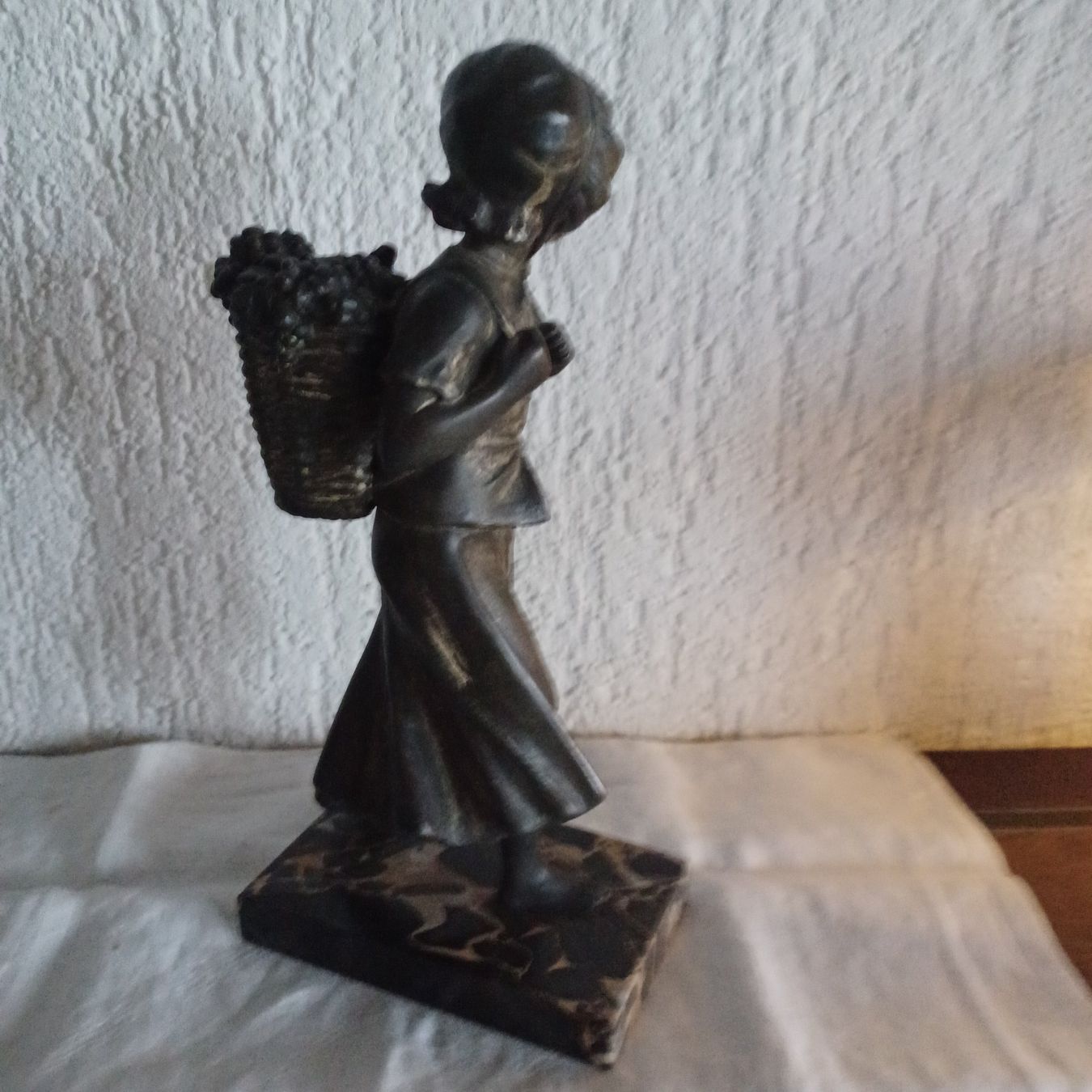 Skulpturen & Statuen: hübsche  antike Mädchenfigur 30 cm gross – Gebraucht aus Abtwil SG von luupsy 3