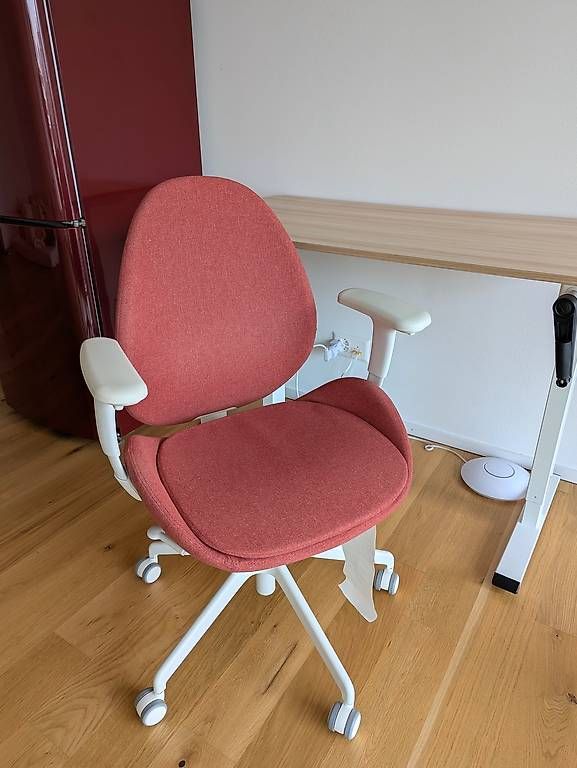 Chaises: IKEA ergonomic chair HATTEFJÄLL – D'occasion à Glis par ana_s8jf