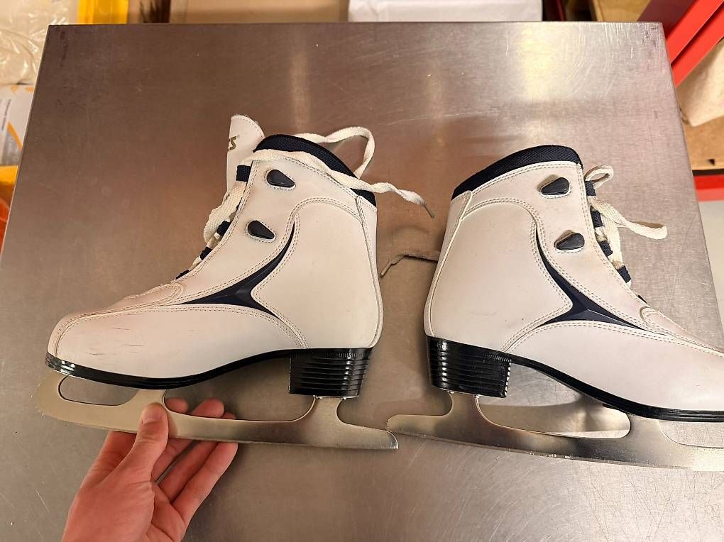 Pattini da ghiaccio: Damen Schlitschuhe Gr. 39 – Usato da Zell venduto da micha_29 1