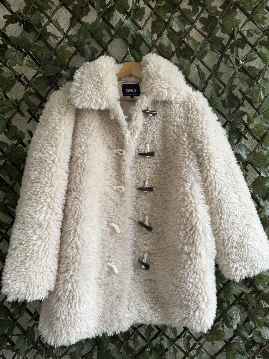 Only Cappotti: Flauschige Winterjacke – Usato da Berikon venduto da chuchu