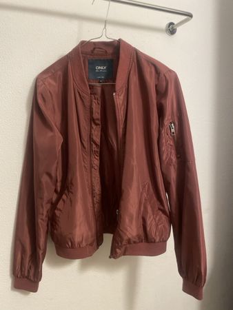 Tolle leichte Bomberjacke von ONLY