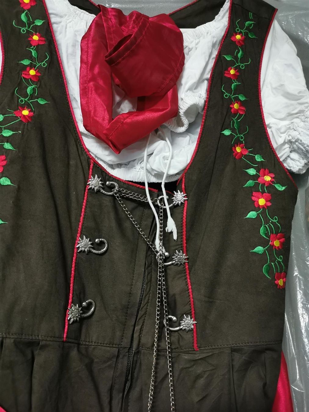 Robes: Dirndl Gr. 38 braun/rot mit Bluse – D'occasion à Berneck par Hansi_Muenz 3