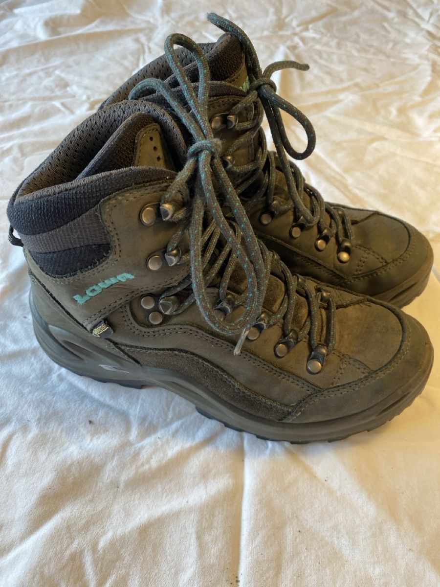 Lowa Scarpe da uomo: Lowa Wanderschuh Gr. 37 – Usato da Baden venduto da niba10