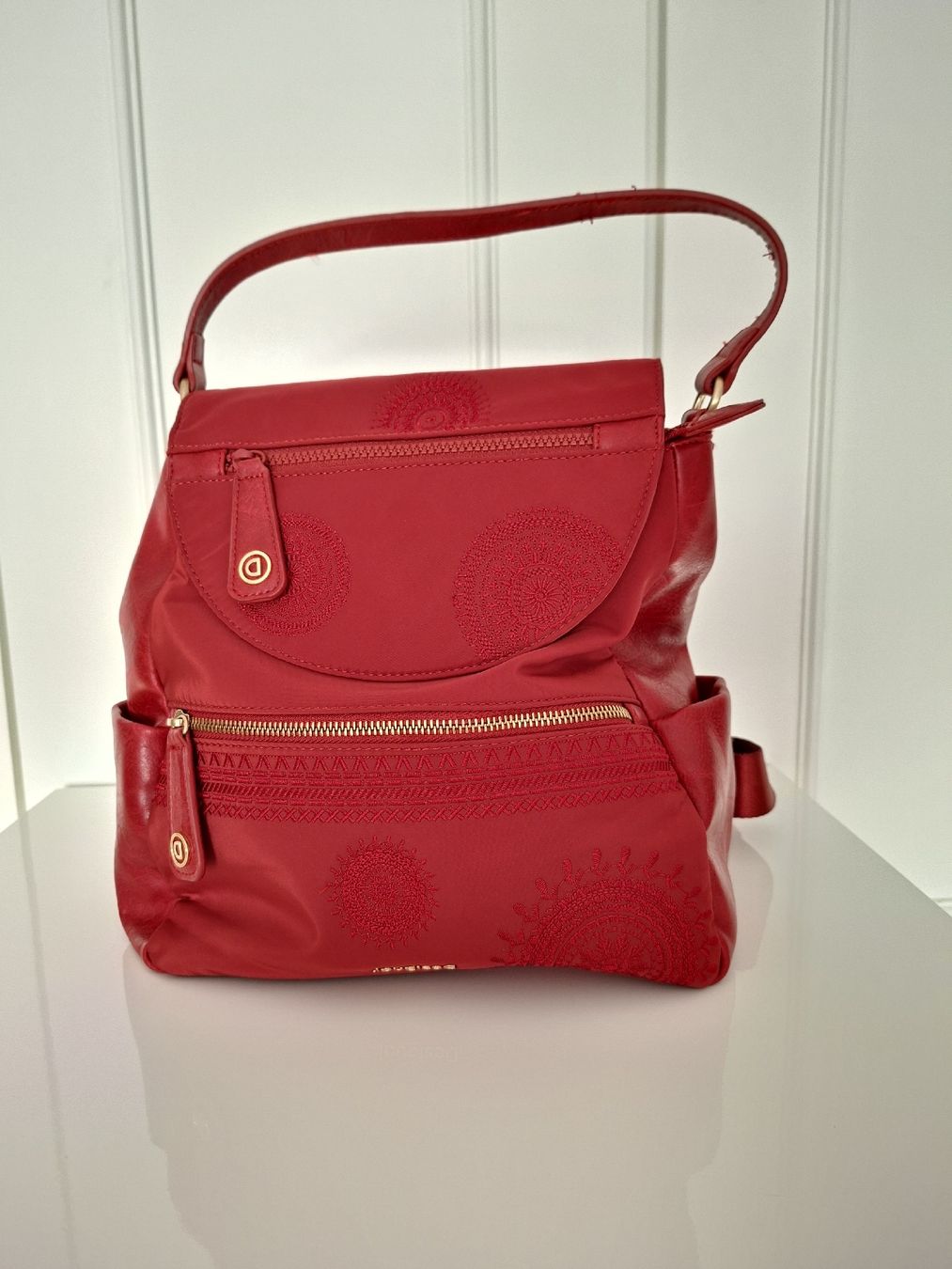 Desigual Zaini: Desigual sac à dos rouge brodé – Nuovo (secondo la descrizione) da Lutry venduto da Sim_Sta 9