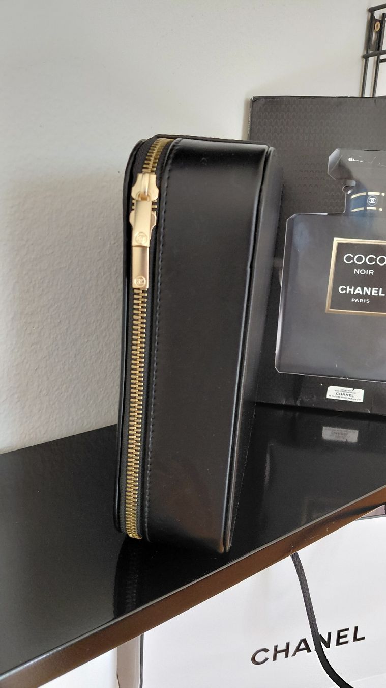 Valises de voyage: vanity Chanel – D'occasion à Lausanne par nadiai01 5