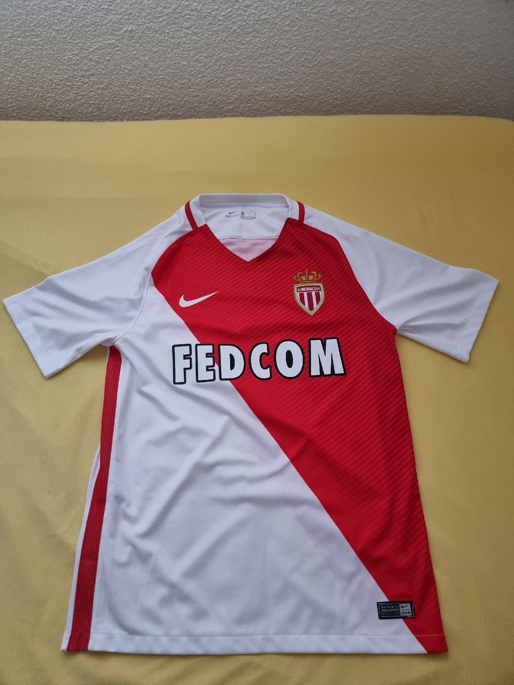 Nike Leibchen & Hosen: Kylian Mbappe / AS Monaco 2016-2017 Heimtrikot – Gebraucht aus Suhr von SariLacivert1907
