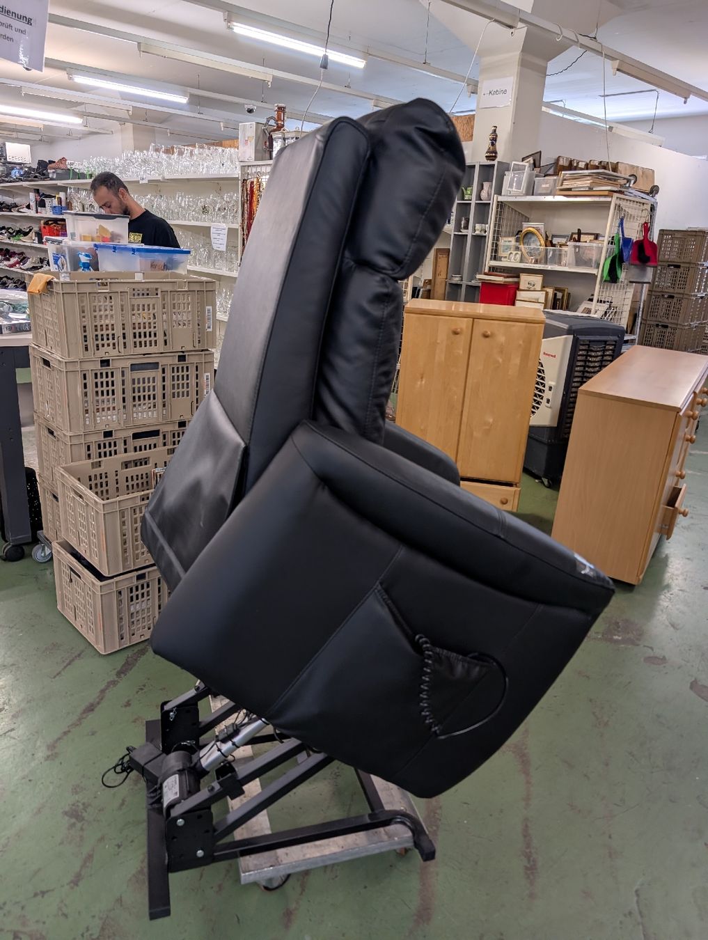 Poltrone: Hamilton Aufstehsessel/Relaxsessel elektrisch, Leder schwarz – Usato da Pratteln venduto da Cartonsducoeur_bl 2