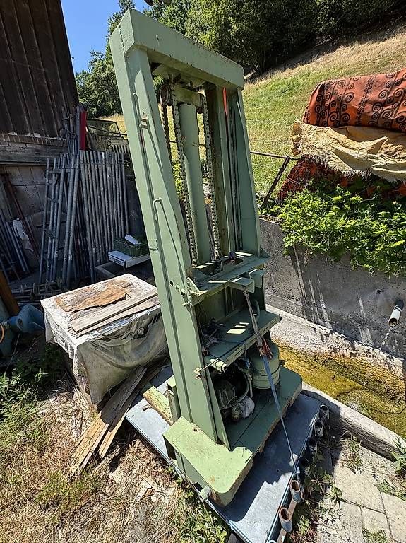 Chargeur de ferme: Mât élévateur hydraulique pour tracteur – D'occasion à Lentigny par EcuProd1