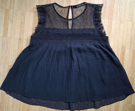 Elegantes Zara Oberteil mit Spitze, Grösse M