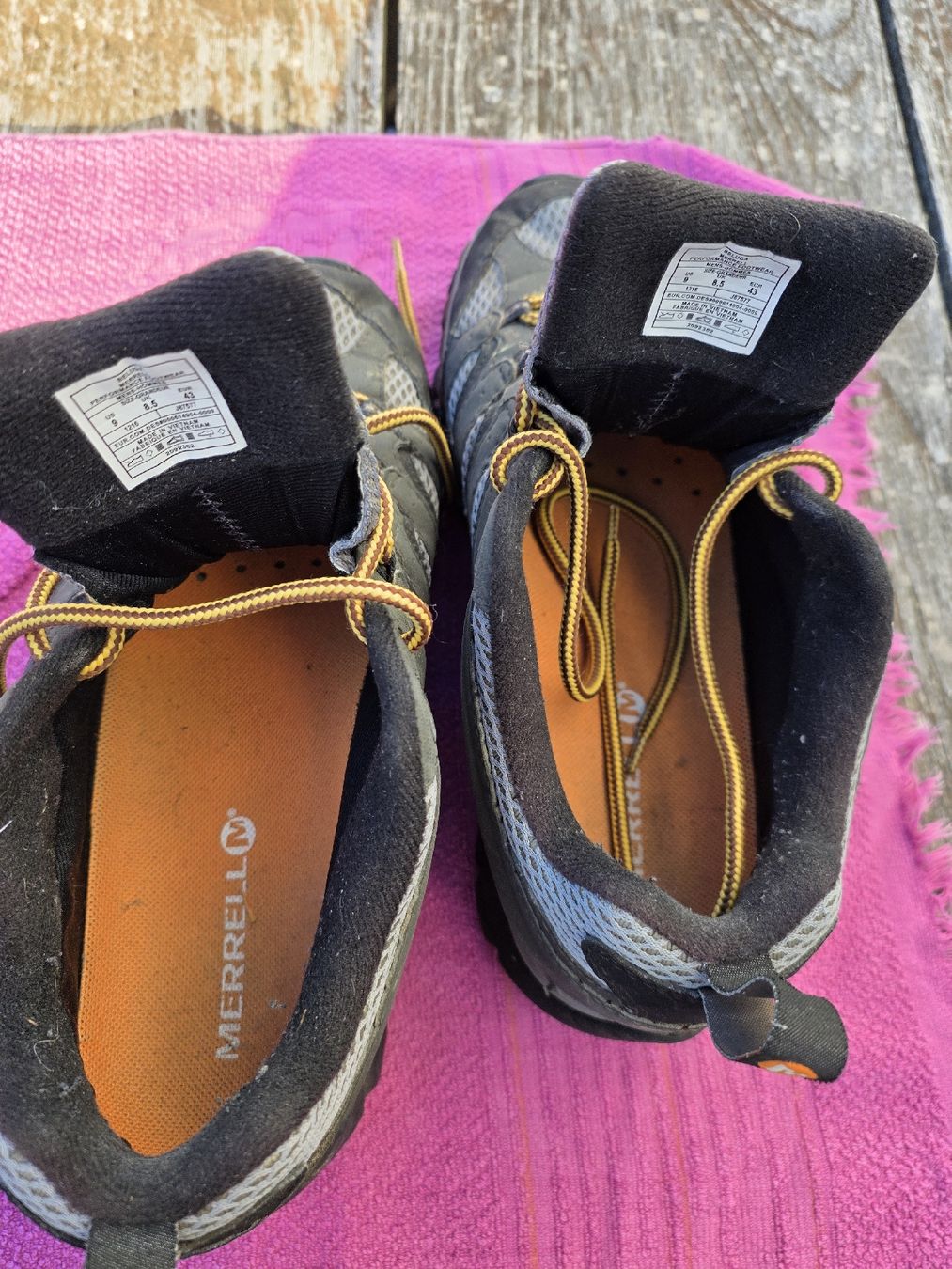 Merrell Scarpe da uomo: Wanderschuhe Merrell grau schwarz Grösse 43 gebraucht – Usato da Wald ZH venduto da recher67 3