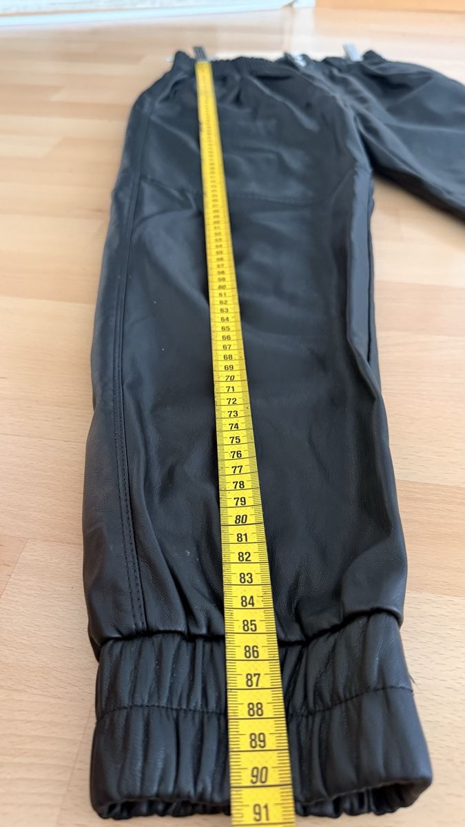 Bershka Pantaloni: Lederhose, Grösse M – Usato da Thun venduto da tat_zb9b 1