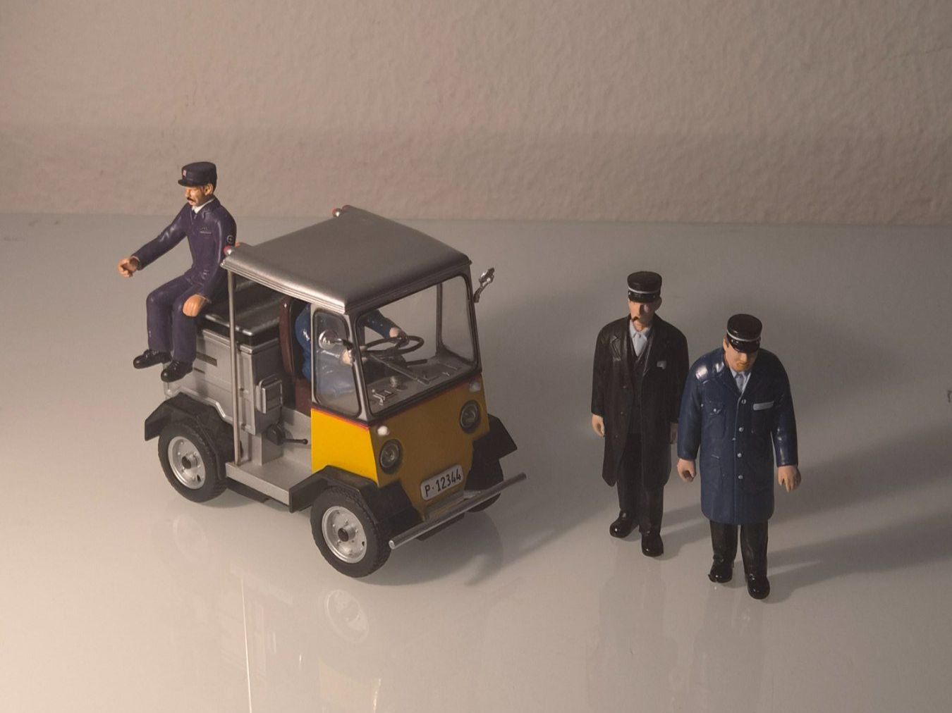 Modellini d'auto: Alpenwagen.ch PTT Elektro-Schlepper / Postkarren Set – Usato da Berikon venduto da Vintage_Touch 2
