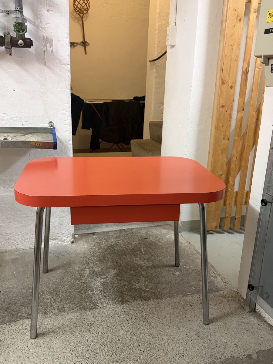 Tables: Kelko Tisch orange / rot – D'occasion à Zürich par Lex.omat 1