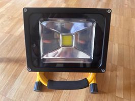 Brandson Baustrahler mit Akku, 20W LED