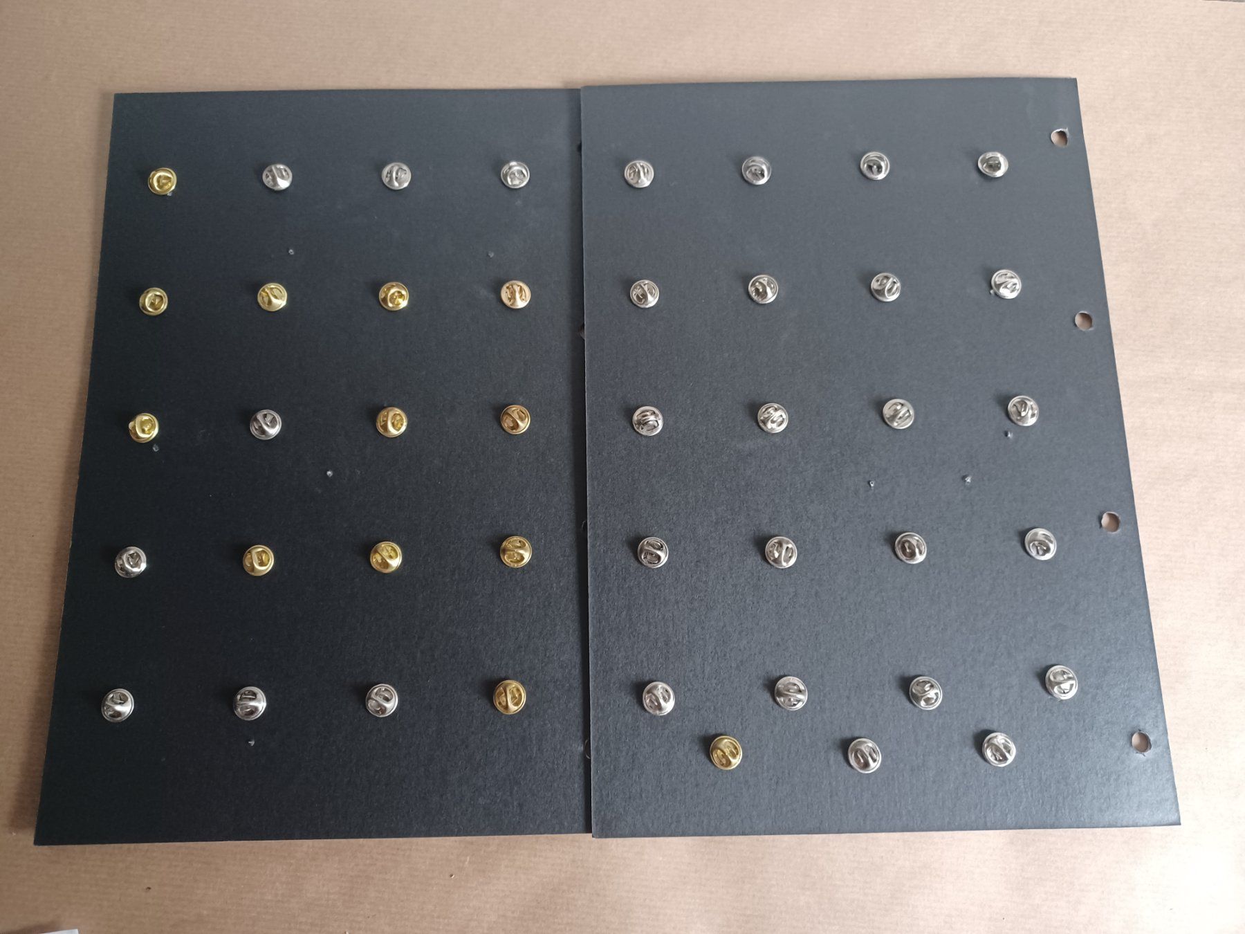 Swiss Placchette & Badge: b/40+ verschiedene Pins Blick/Käferli mit Verschluss – Usato da Hagendorn venduto da siwasi3 3
