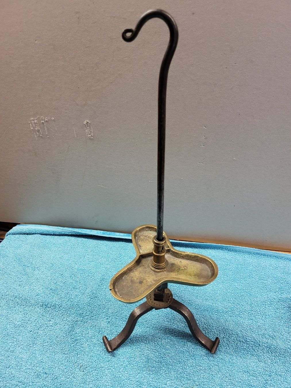 Lampade: Antike Alpenländische Talg Lampe – Usato da Degersheim venduto da Sonnenbiene55