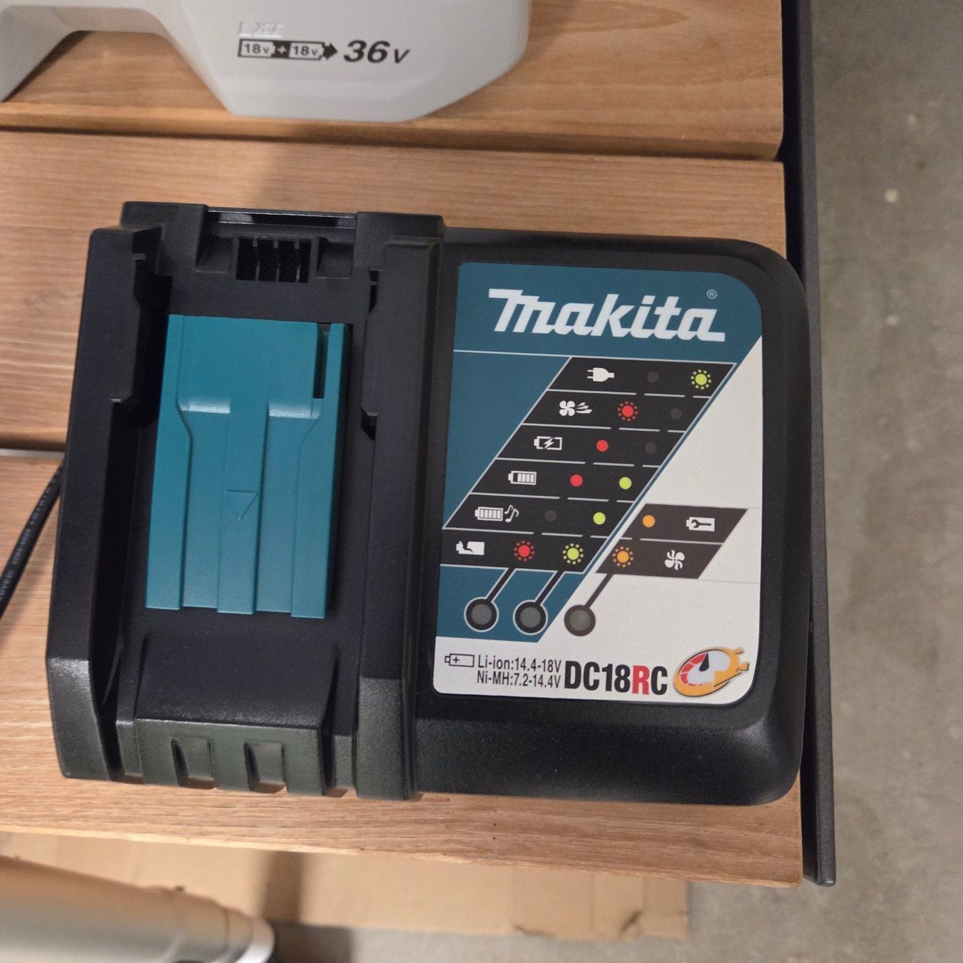 Makita Aspirateurs & Accessoires: Akku-Rucksackstaubsauger DVC660 – D'occasion à Blumenstein par marycherry 3