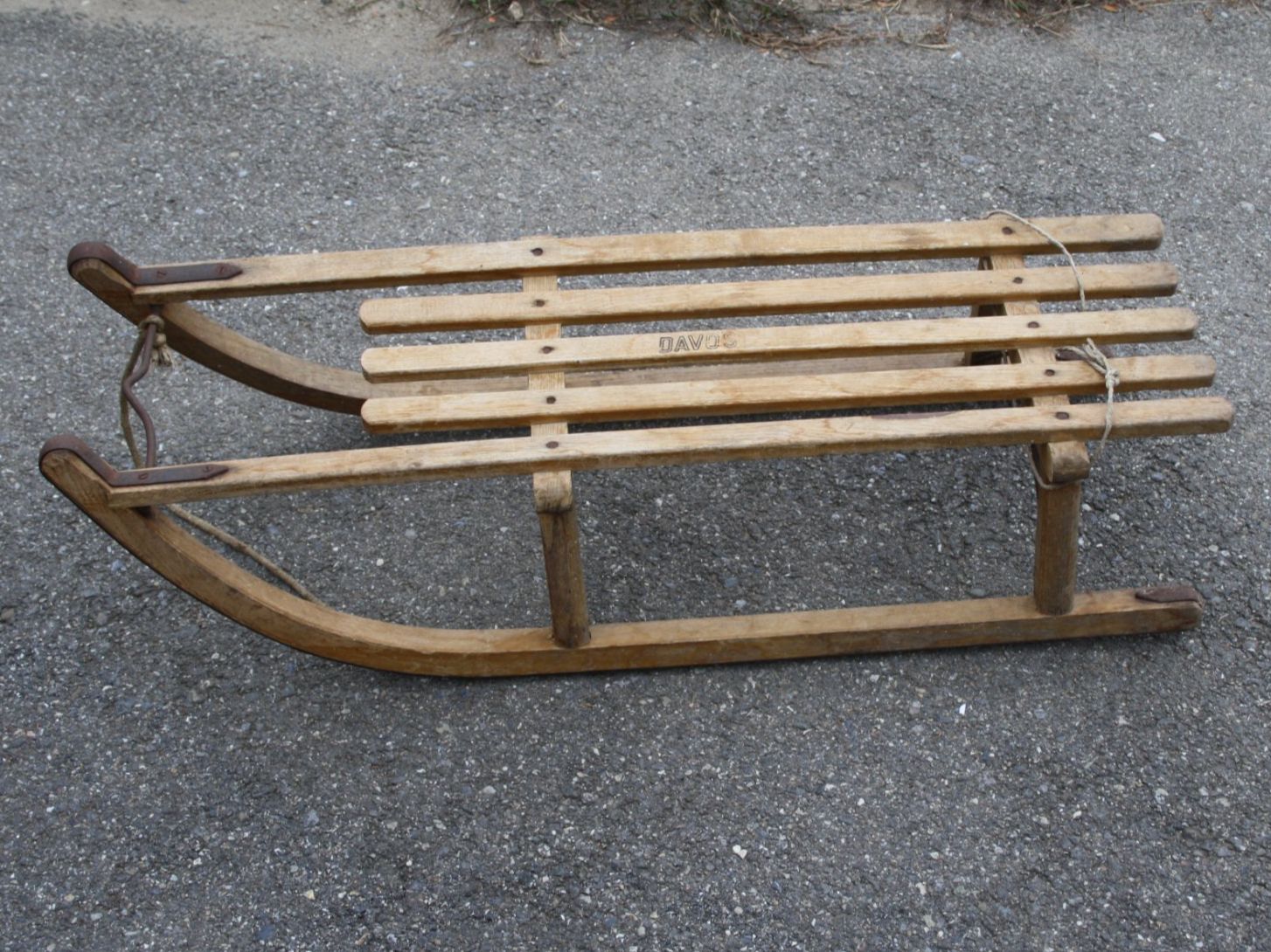 Davos Slitta: DAVOSER DAVOS HOLZ-SCHLITTEN VINTAGE – Usato da Wauwil venduto da Pneuedy