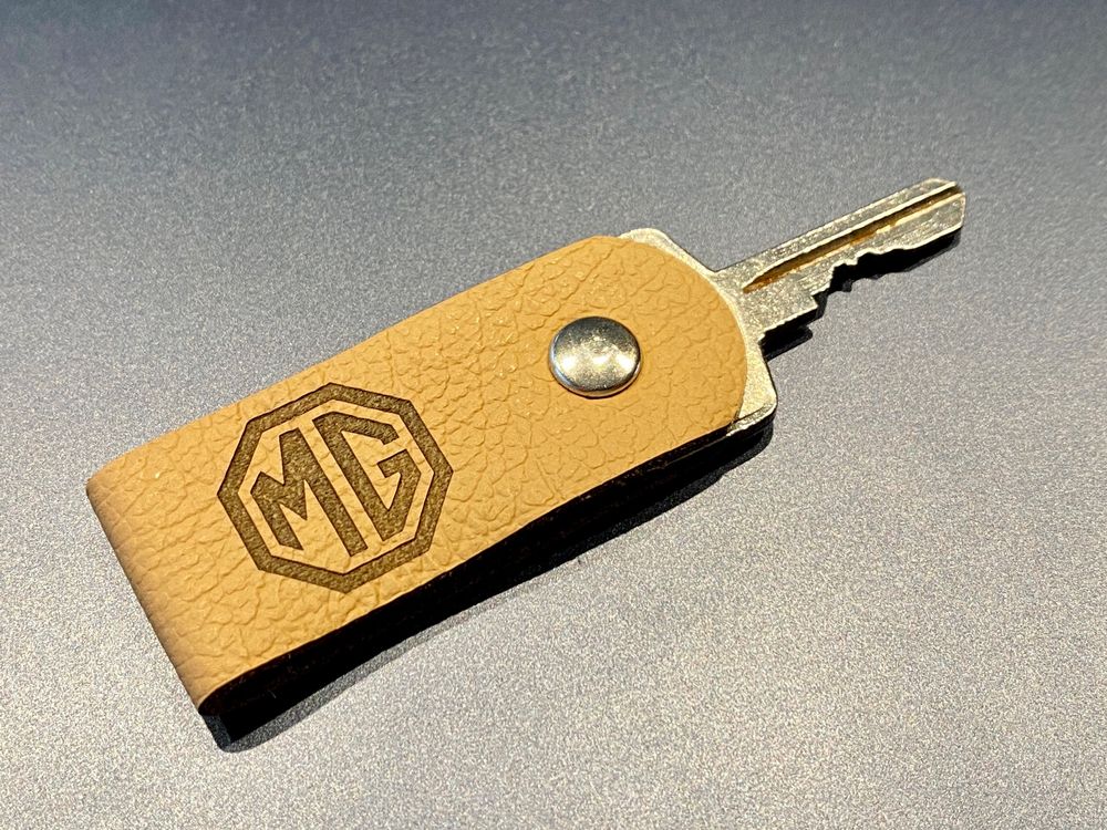 MG MGA Schlüsselanhänger - Key Fob - beige (Neu (gemäss Beschreibung ...