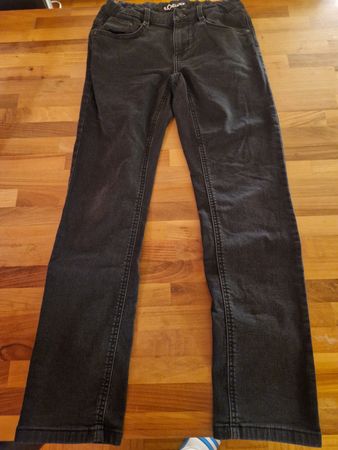 Neuwertige schw. s.Oliver Jeans Gr. 158 mit Elastik im Bund