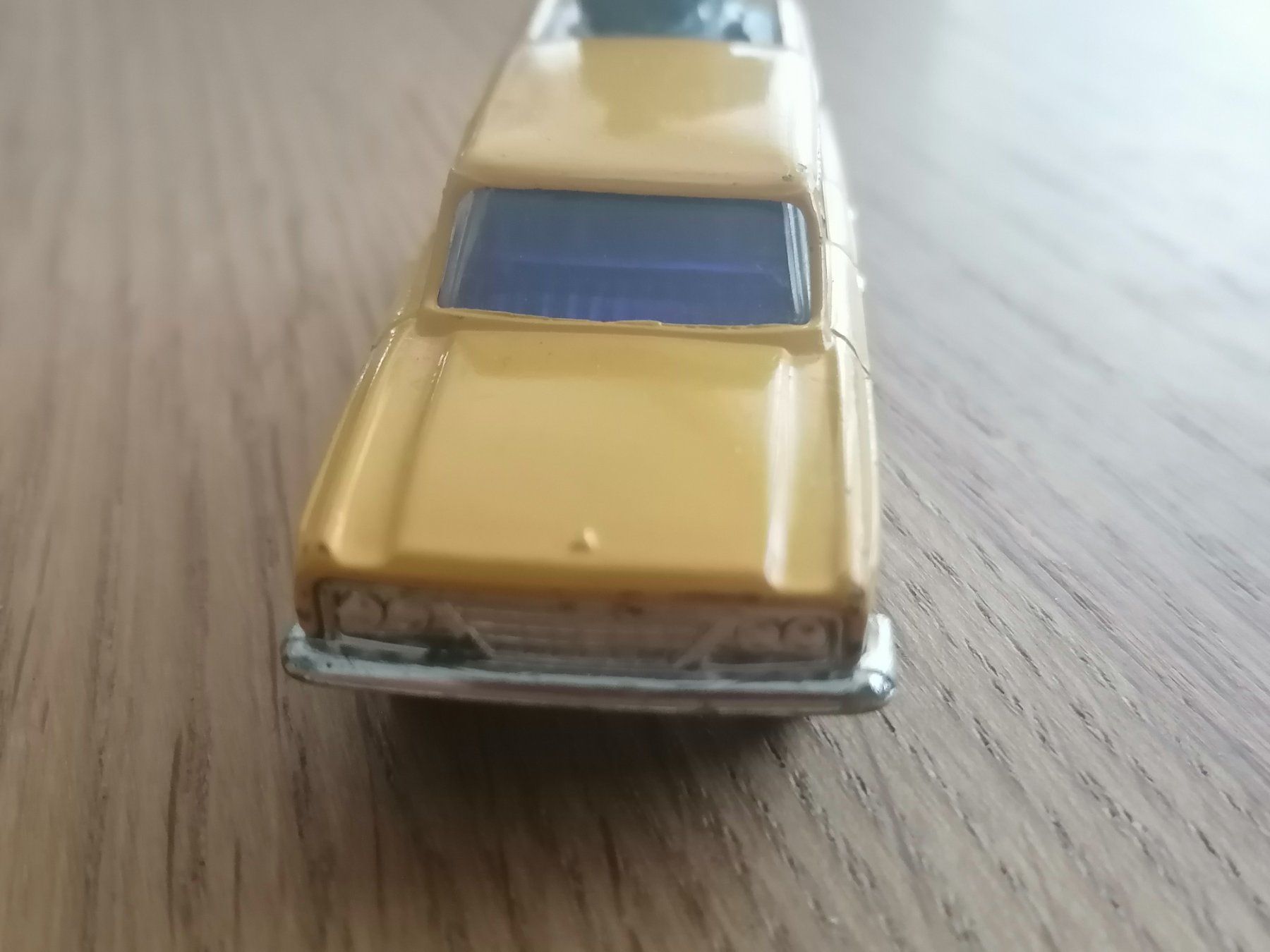 Modellini d'auto: HUSKY Models - Studebaker Wagonaire - TV Kamera – Usato da Basel venduto da vintagecollector 2
