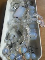 Parure d'Opalite en Résine Fine – Reflets Bleutés et Orangés