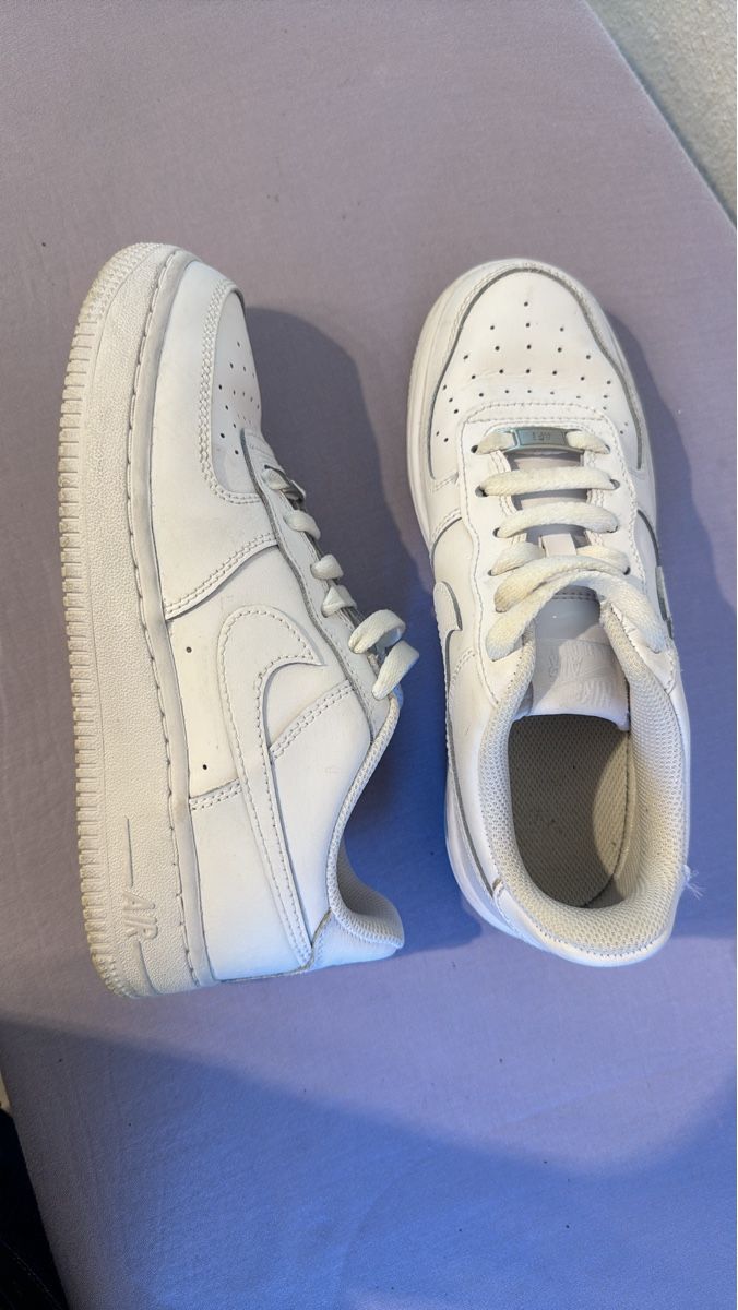 Scarpe da uomo: Nike Air Force 1 - Taille 36,5 - Classique et confortables – Nuovo (secondo la descrizione) da Blonay venduto da Celuna