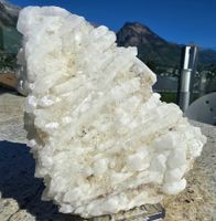 Grosse schneeweisse Quarzsonne mit etlichen Doppelender