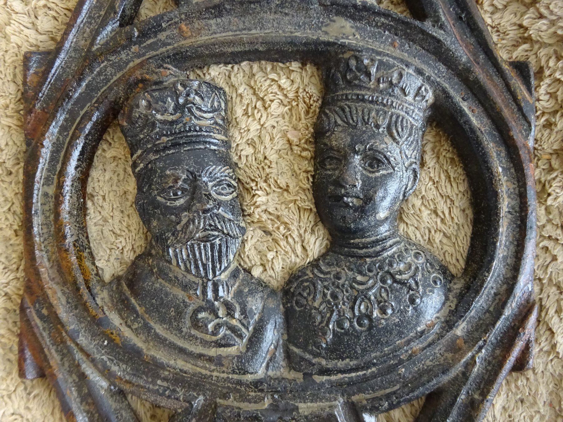 Gitter & Roste: Schartengitter Eisenguss / Russland Ikone Zar – Gebraucht aus Esslingen von eintagammeer