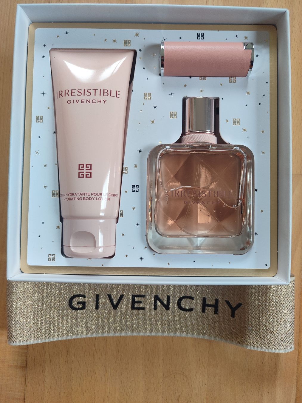 Givenchy Profumi & Eau de Toilette: Givenchy Irresistible Set: Perfume & Body Lotion – Nuovo (secondo la descrizione) da Zürich venduto da sara.mice01