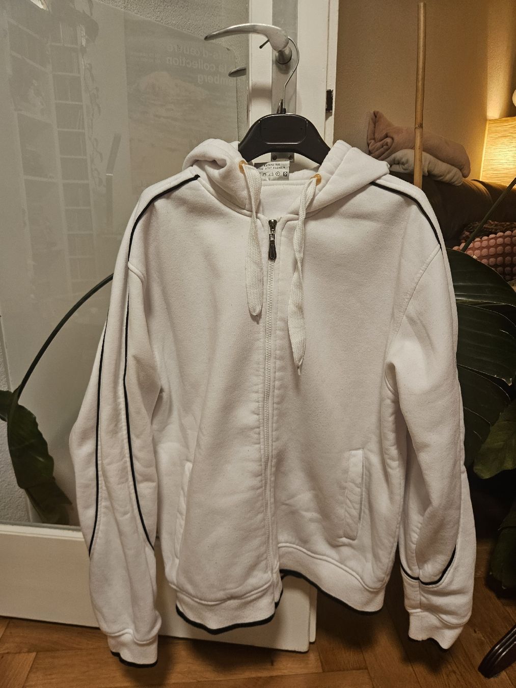 Pullover & Sweatshirts: Pull zippé à capuche blanc, taille L. – Gebraucht aus Lausanne von magic_roro