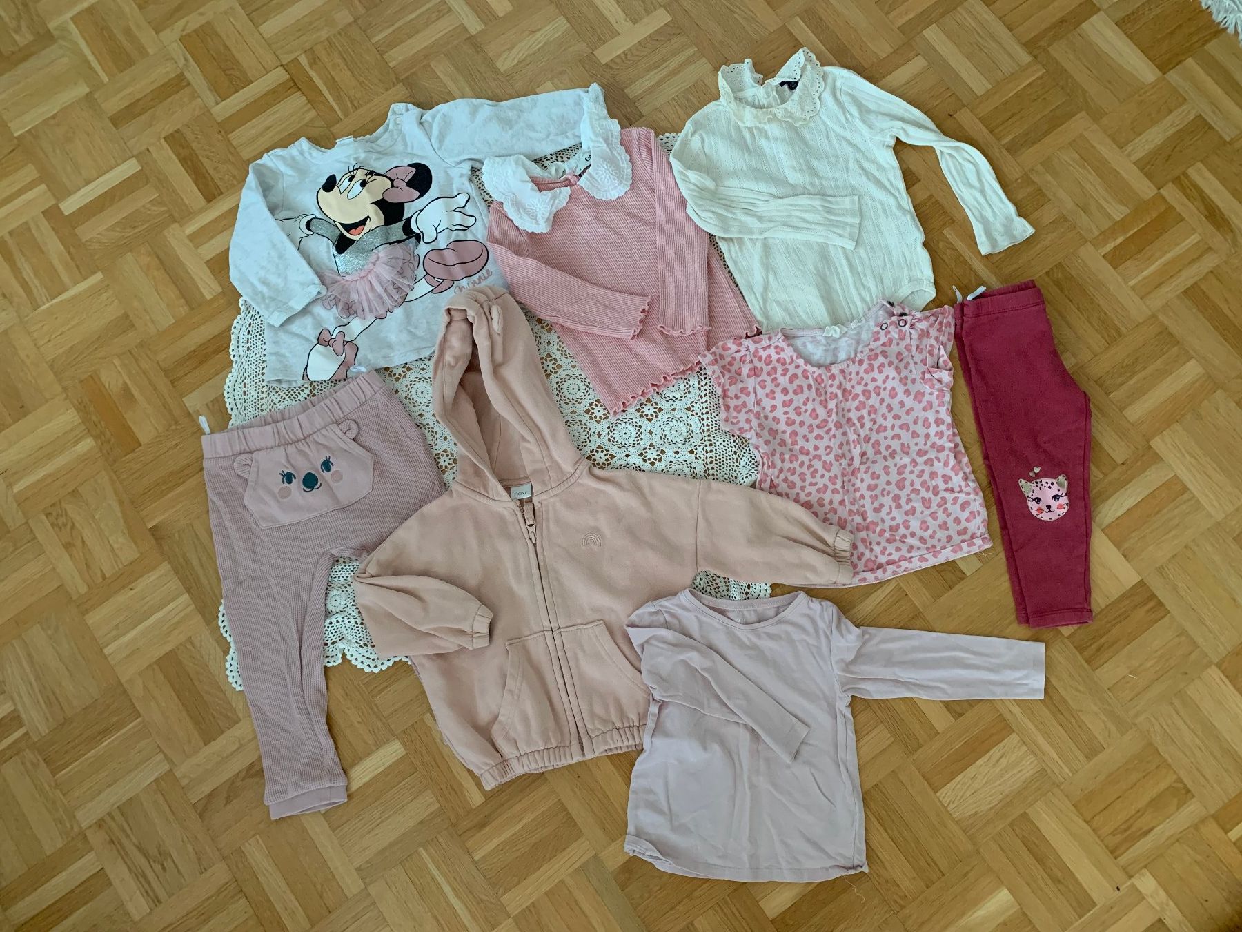 Lotti & Set di vestiti: Set Leggins, body, Sweatshirts Gr.92 – Usato da Moutier venduto da chDuplessy