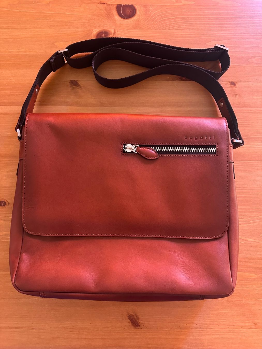 Bugatti Sacs: Bugatti Domus Messenger Bag Cognac – D'occasion à Basel par gorgollando30 1