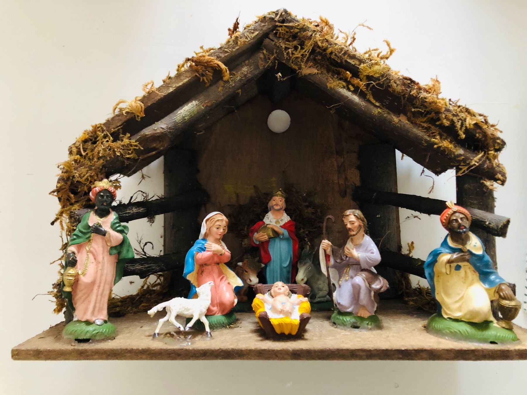Alle Dekorationen: Weihnachtskrippe, Holz, Handarbeit, sehr schön! – Gebraucht aus Arlesheim von leyRum4.5