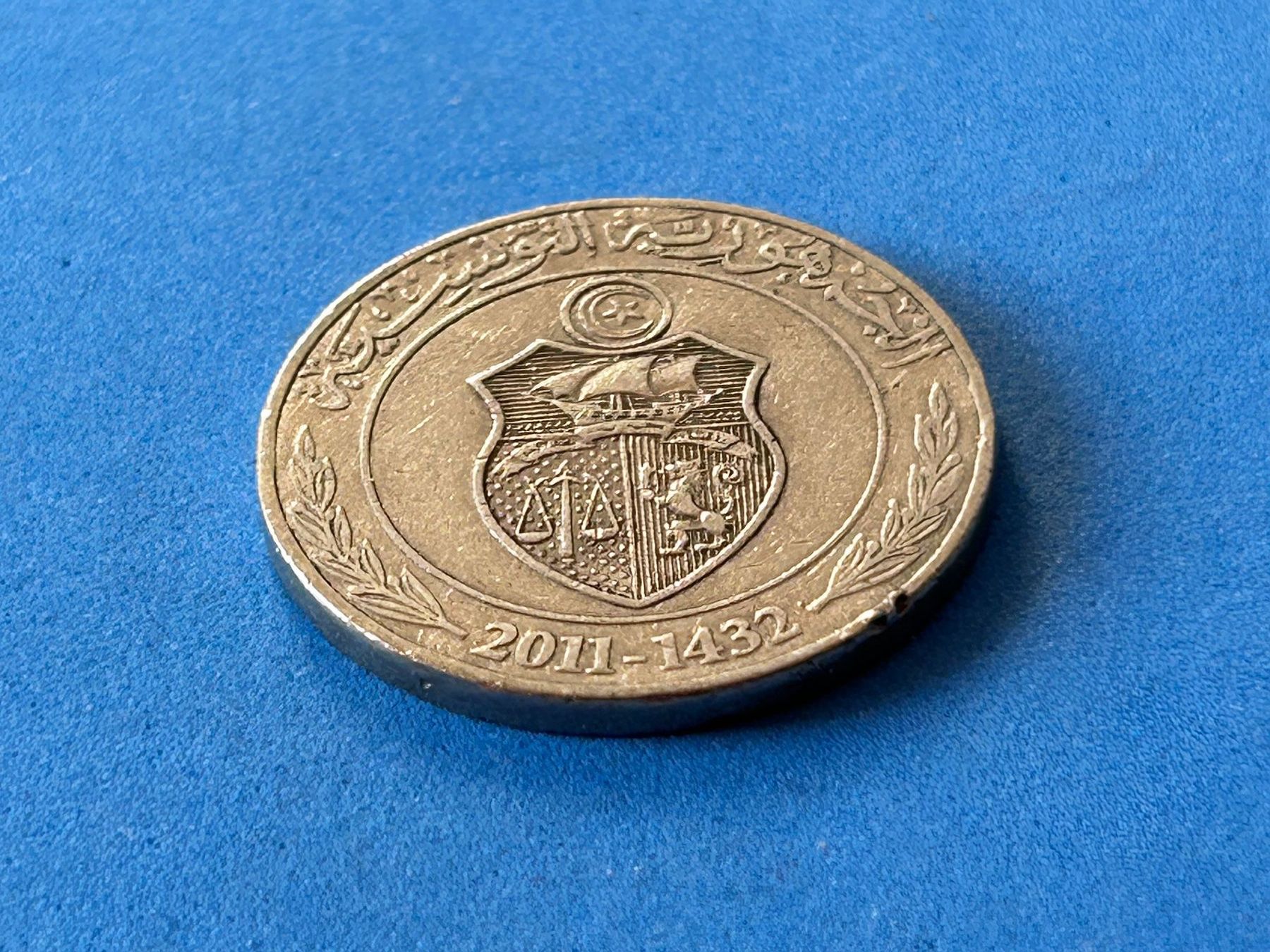 Alle Münzen: Tunisia - 1 Dinar - 2011 [Circulated] – Gebraucht aus Corcelles NE von AJKader 7