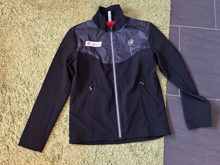 Neuwertige Assos trackJack Signature Jacke Sport Velo Bike