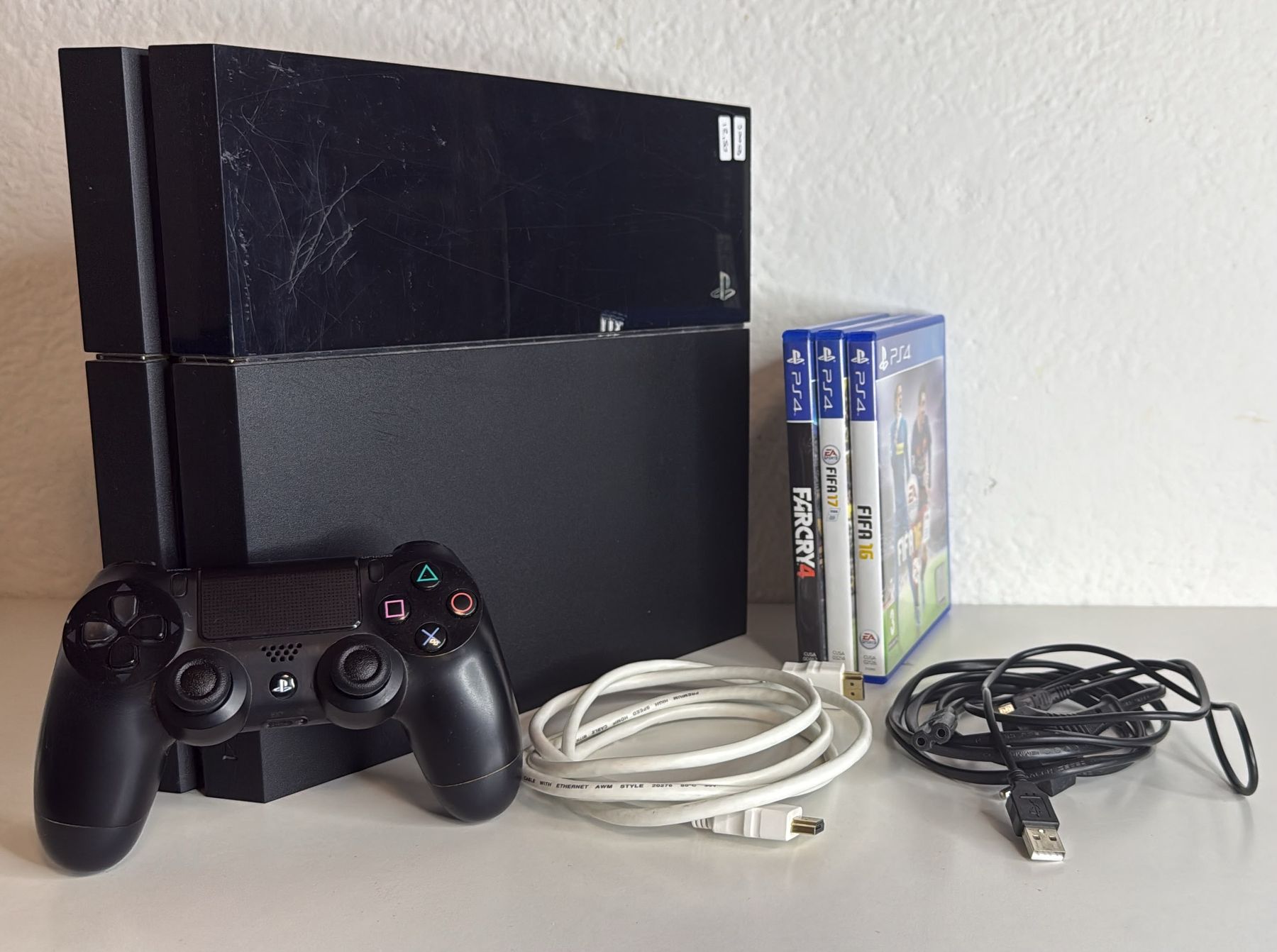 Sony Konsolen: Playstation 4 mit Spielen und Controller  – Gebraucht aus Ehrendingen von lax21 1