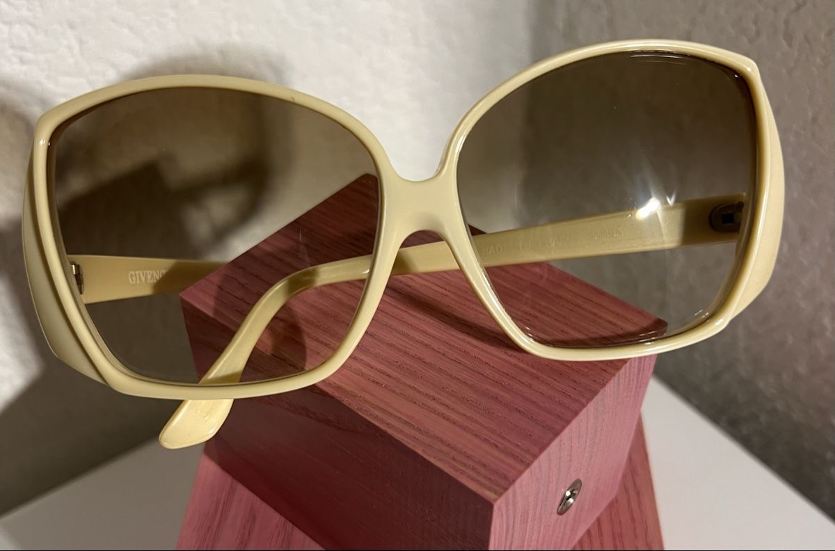 Givenchy Occhiali & Lenti: Lunettes de soleil Givenchy – Usato da St-Pierre-Clages venduto da ste_xk6p 4