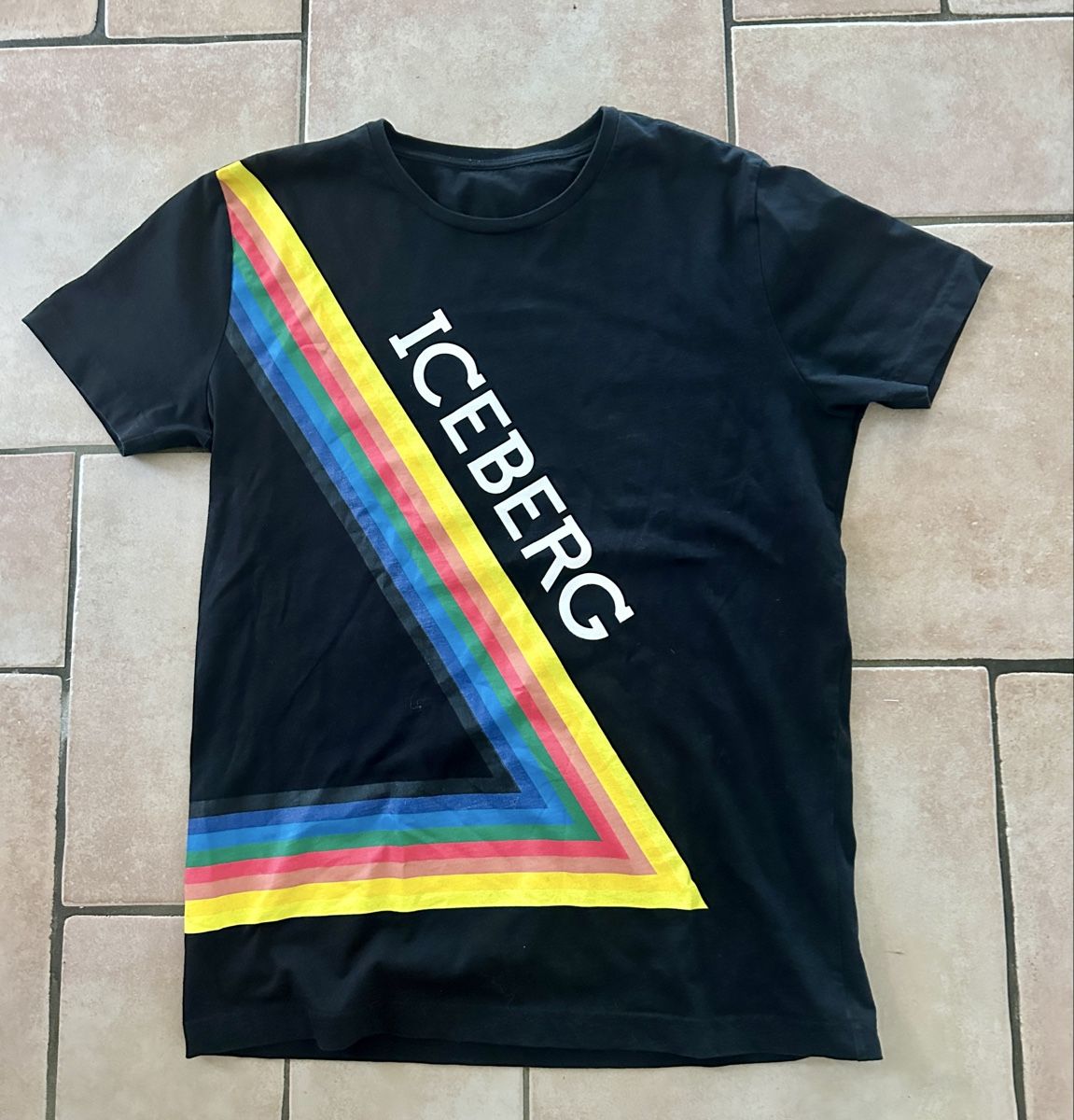 Iceberg T-shirt: T-shirt Iceberg – Nuovo (secondo la descrizione) da Genestrerio venduto da Demis27