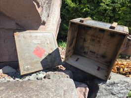 Original Betriebsstoff-Holzkiste der Schweizer Armee  leer