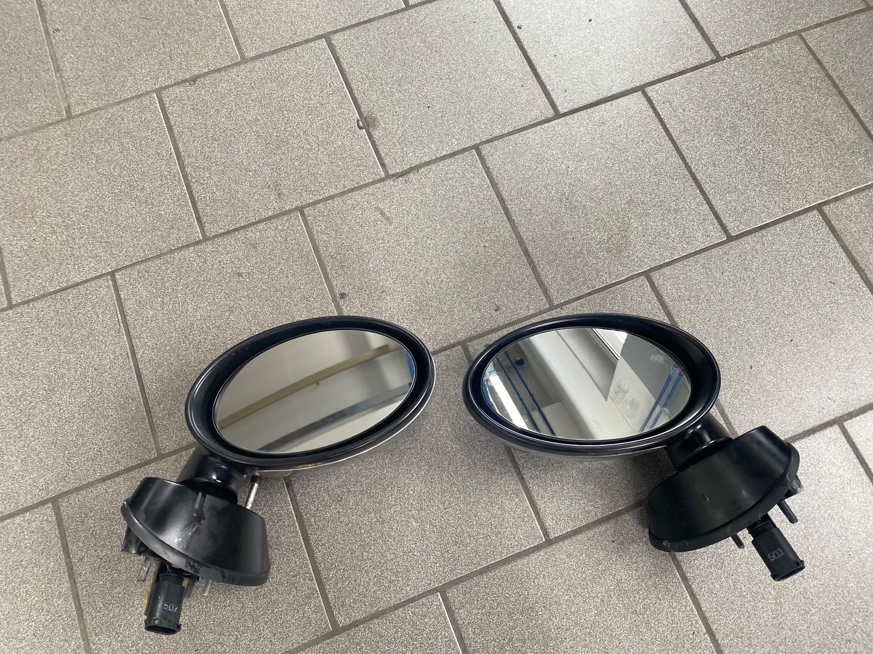 Mini Tutti pezzi di ricambio auto: Aussenspiegel – Usato da Frasnacht venduto da Viste0