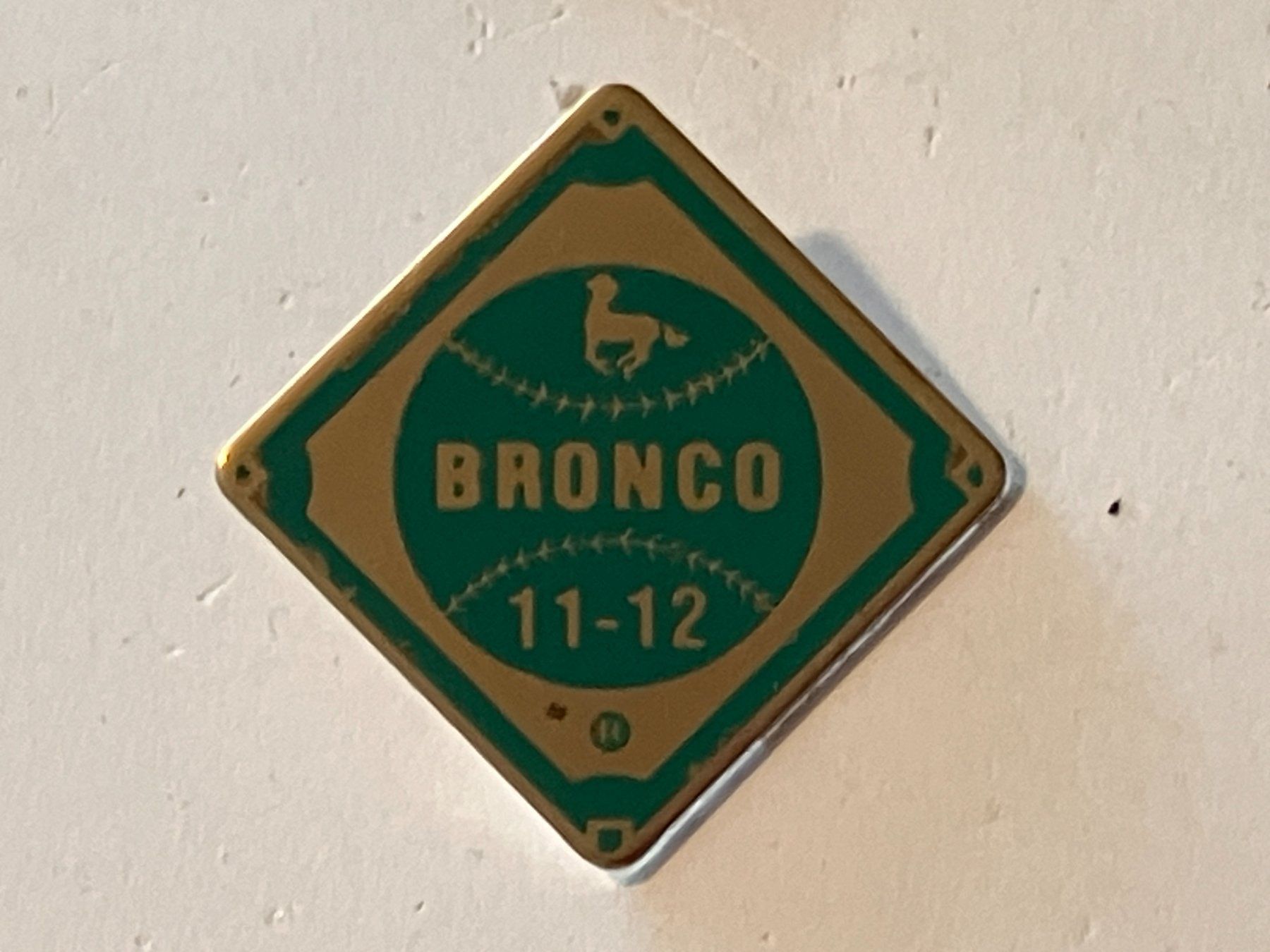 Placchette & Badge: 1 Pin Bronco 11-12 – Usato da Basel venduto da djwwpp