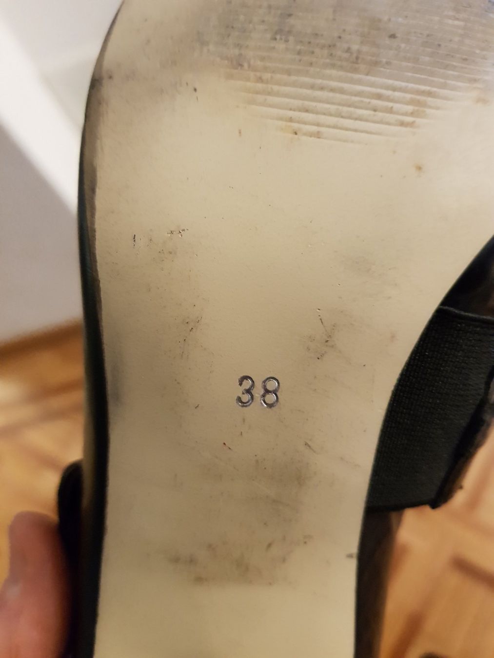 Damenschuhe: Escarpins à brides noirs 5th Avenue – Gebraucht aus Veyrier von sosozizou 5