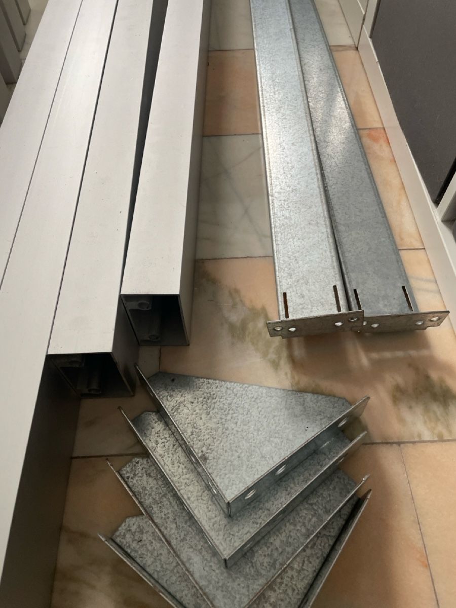 Interio Lits: Bettgestell aus Metall, 160x200cm – D'occasion à Holderbank AG par Hallo104