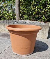 Blumentopf / Pflanzgefäss aus Kunststoff