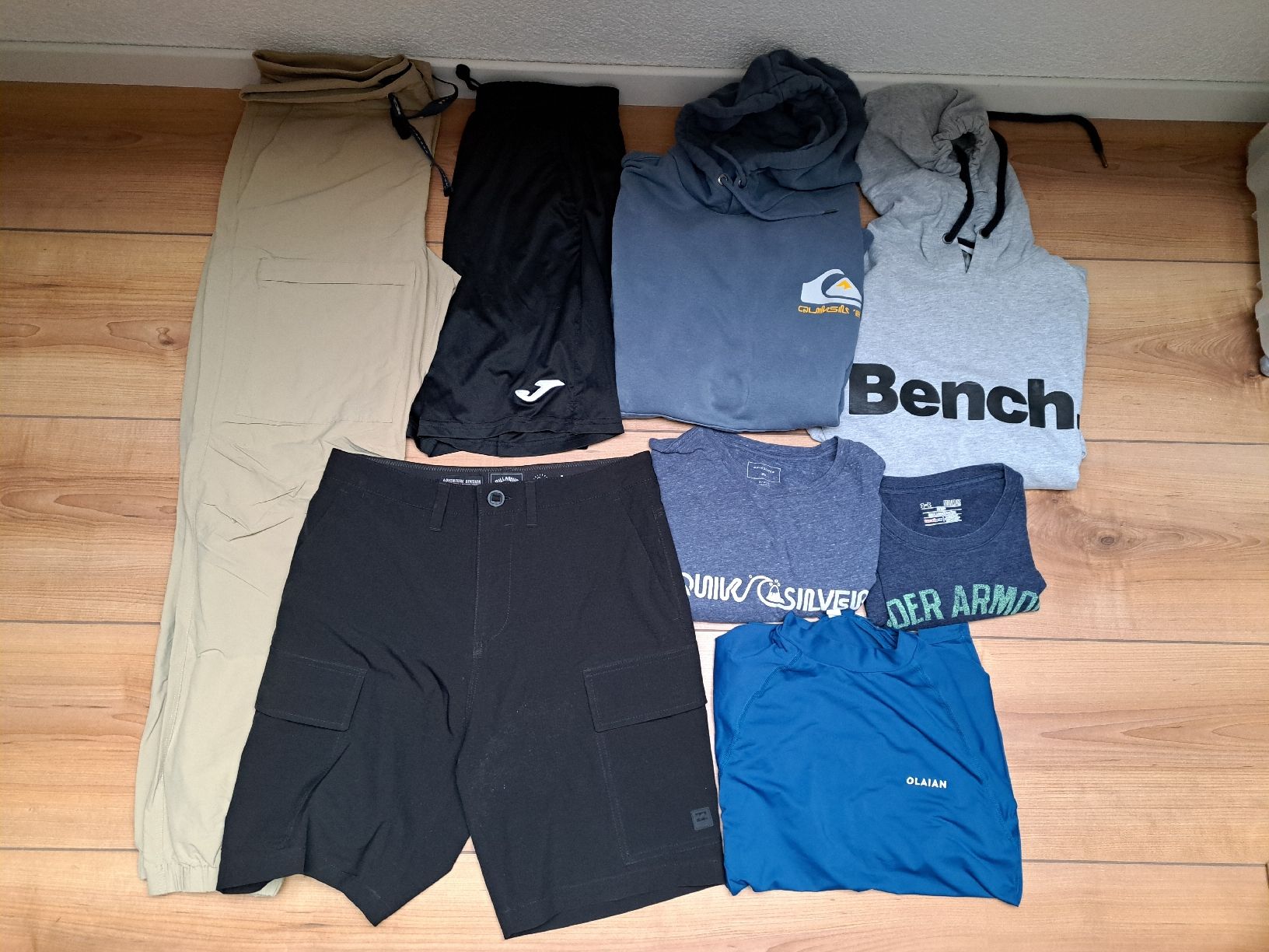 Quiksilver Lotti di vestiti: Kleiderpaket, Top Marken Grösse M – Usato da Wiesendangen venduto da laedi07