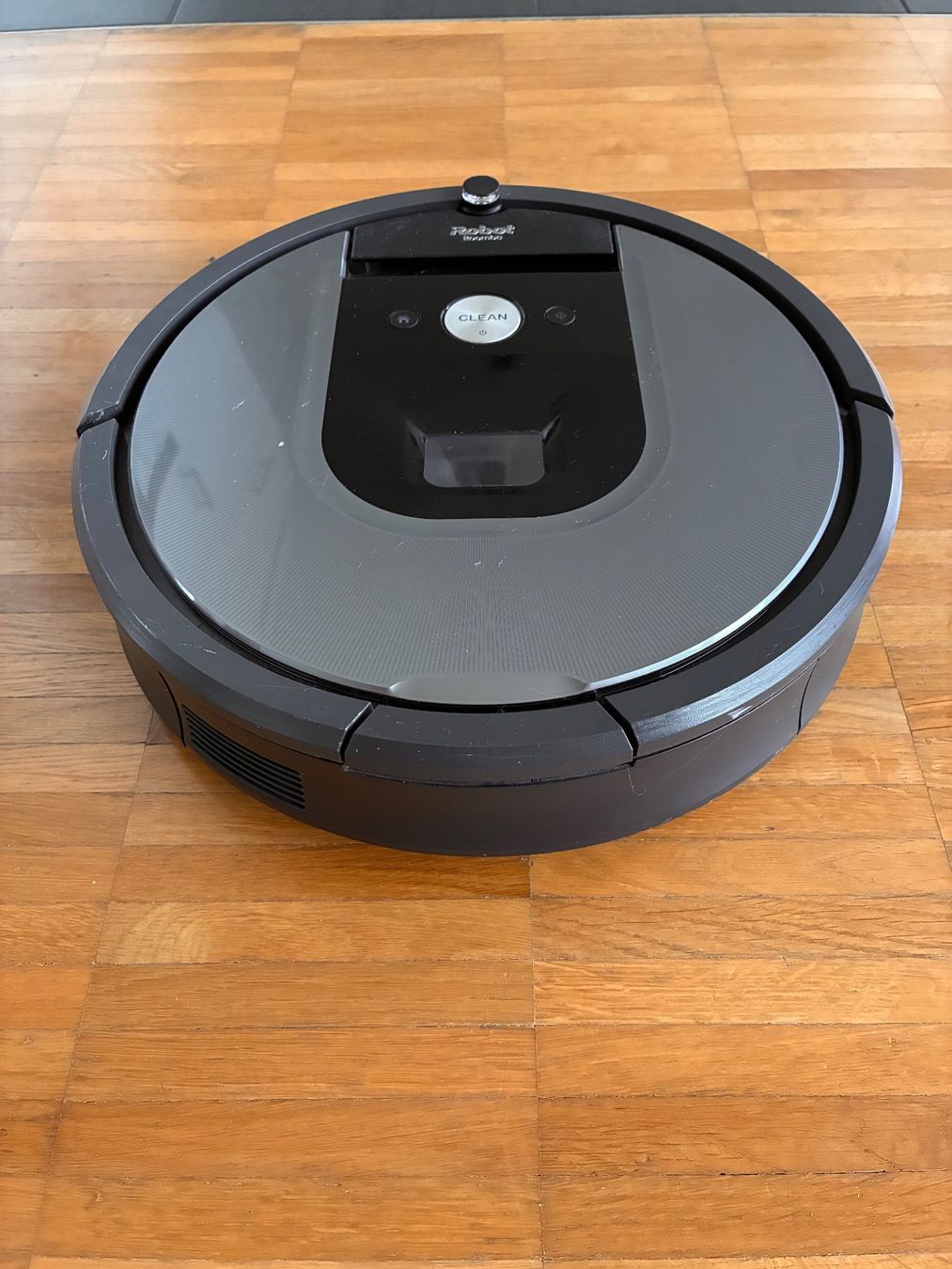 Irobot Staubsauger & Zubehör: iRobot Roomba 960 Robot Vacuum Cleaner – Gebraucht aus Basel von gci_8mfj 1
