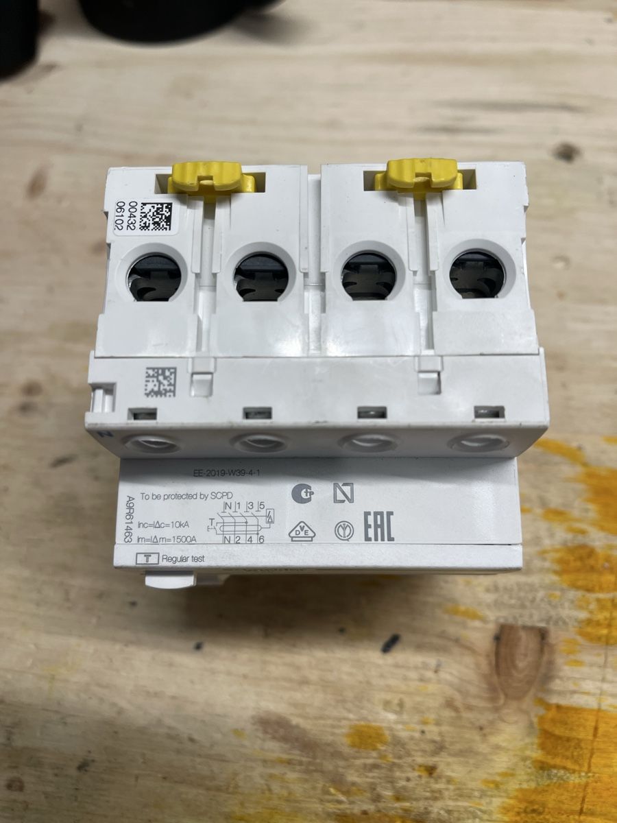 Schneider Elektronikbauteile: Schneider RCD (FI) 63A 4P – Gebraucht aus Laupersdorf von san_8lq9 2